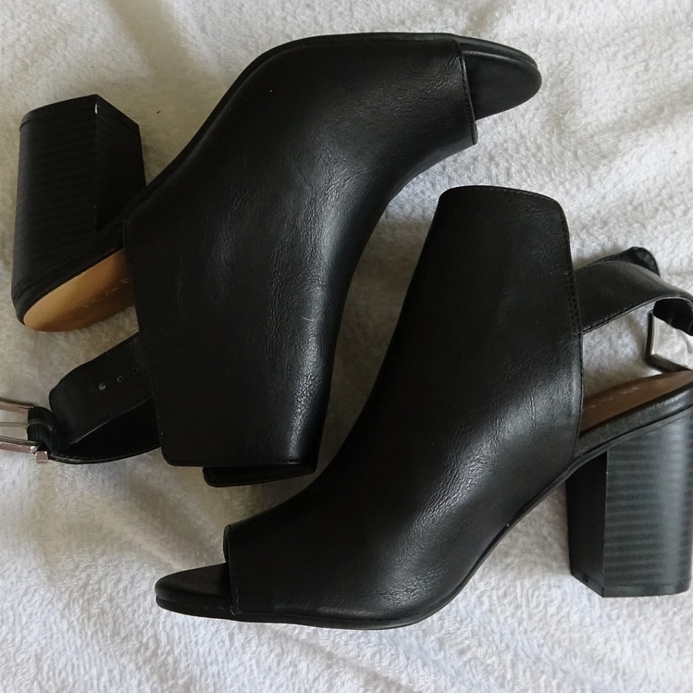 Heel booties